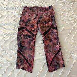 Lululemon pink/black cropped leggings size 6